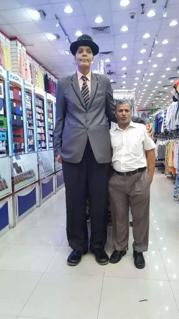 Pakistan’s tallest man has some giant problems Arab News PK