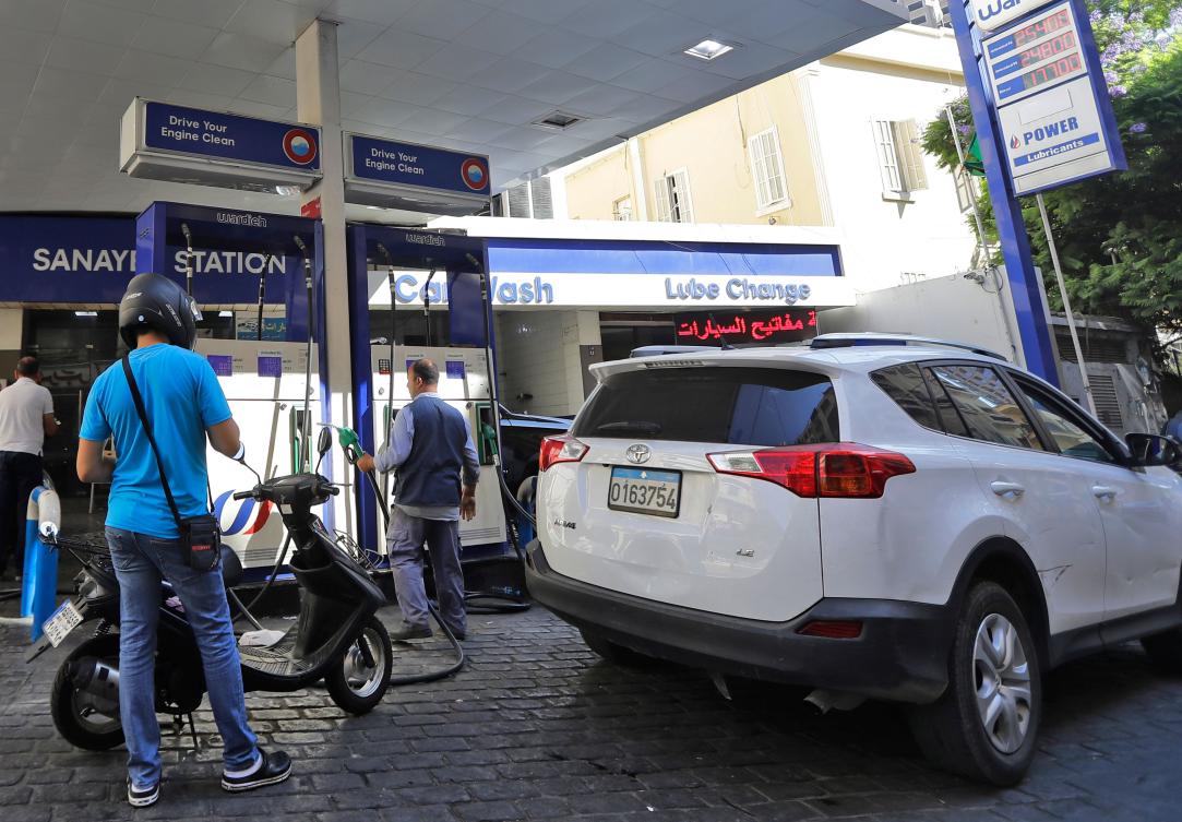 Lebanon gas stations to abandon dollar payments, suspend strike Arab