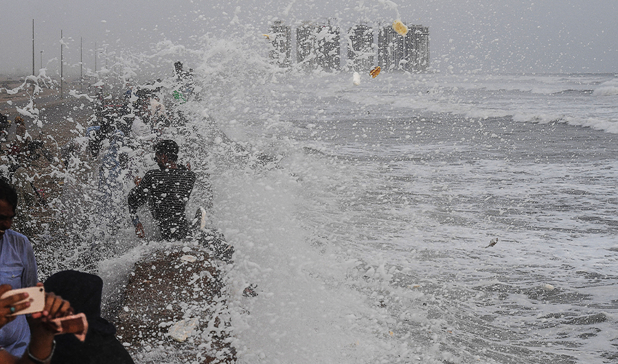 Met office says 'Cyclone Shaheen' unlikely to hit Pakistani coast, moving  towards Oman | Arab News PK