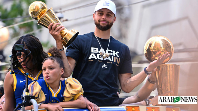 Steph Curry Shows Off Chain Ahead of Warriors Championship Parade
