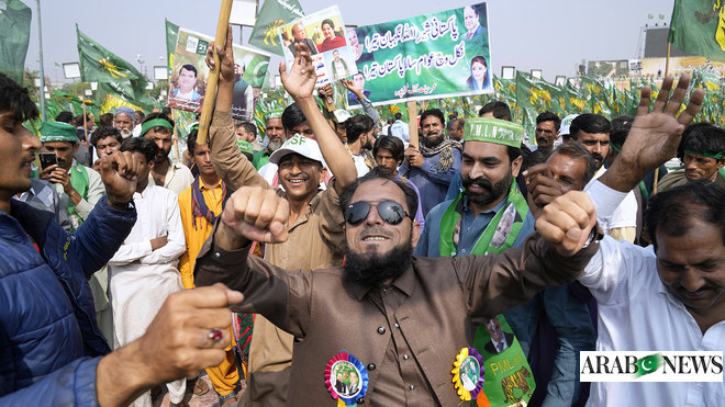 مشاعر متضاربة بين الباكستانيين بشأن عودة رئيس الوزراء السابق نواز شريف