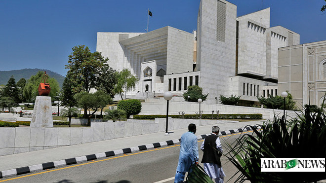 وأعلنت المحكمة العليا الباكستانية بطلان المحاكمات العسكرية للمدنيين