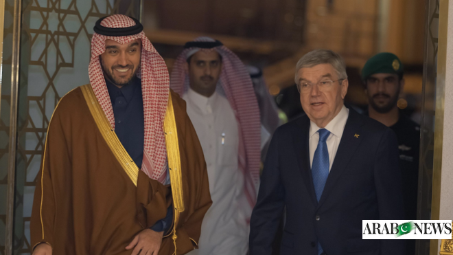 وزير الرياضة السعودي ورئيس اللجنة الأولمبية الدولية يجتمعان في الرياض