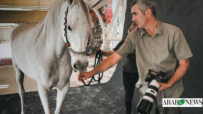 رابطة دائمة: مصور أردني يحول انتباهه إلى اثنين من أكثر المخلوقات المحبوبة في العالم العربي.