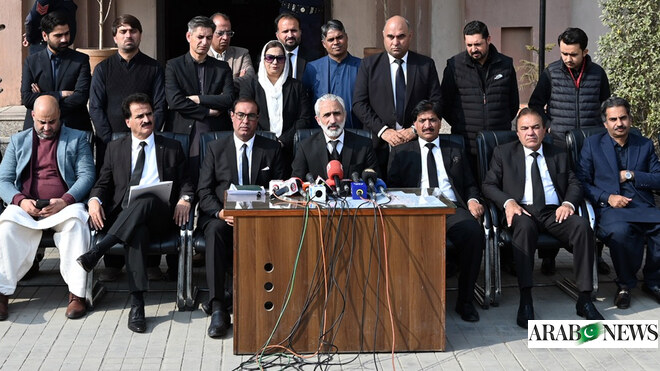 Islamabad lawyers call strike today over 'unconstitutional' transfer of judges | Arab News PK