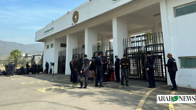 Pakistan opposition continues sit-in outside parliament over ex-PM Khan’s eye treatment  Arab News PK