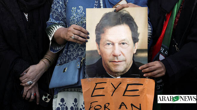 Ex-PM Khan undergoes third eye procedure at Pakistan hospital  Arab News PK