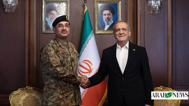 Pakistan’s field marshal urges end to US-Iran war in meeting with President Pezeshkian