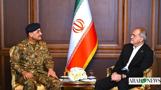 Pakistan’s field marshal urges de-escalation, peaceful resolution of war on Iran visit