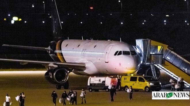 Planes with hantavirus cruise passengers land in the Netherlands; hospital quarantines 12 – Arab News PK