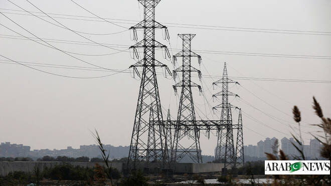 Pakistan to halt new power contracts as it seeks to cut energy sector costs