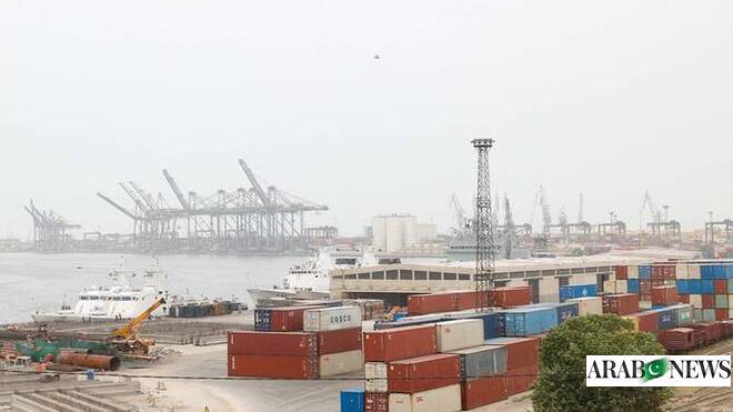 Pakistan ‘freezes’ proposed 5 percent tariff hike at main port to benefit trade sector