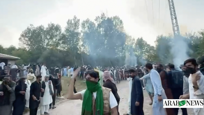 Clashes erupt in Azad Kashmir’s Rawalakot as protesters march toward regional capital