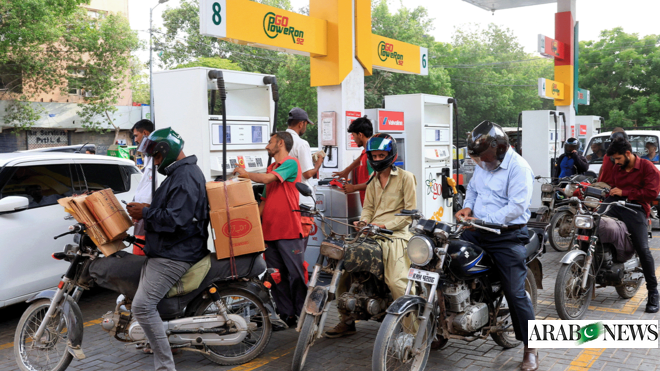 Oil companies’ sales surge as Pakistan cracks down on Iranian fuel smuggling