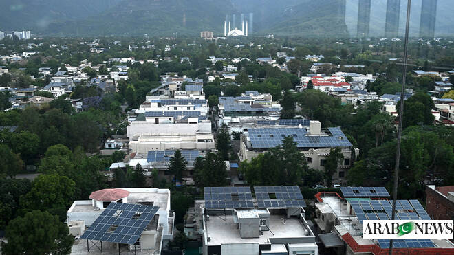 Pakistan moves to protect pending rooftop solar users after scaling back incentives