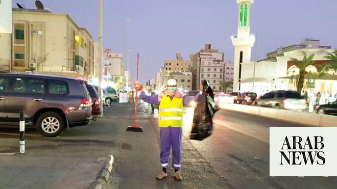 Fake street cleaners negatively impact those who clean the Kingdom's roads  | Arab News PK