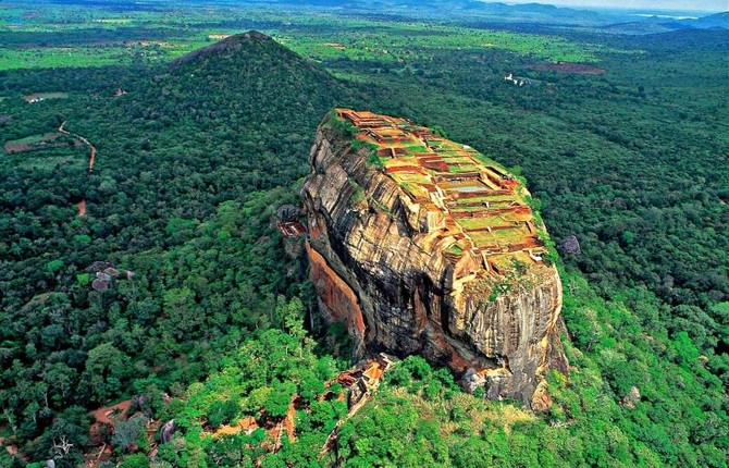 Sri Lanka tourism industry upbeat; 2015 arrivals rocket to 1.8 million