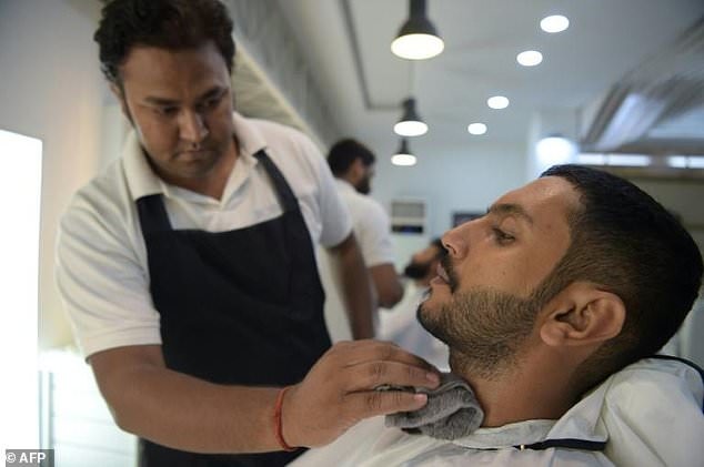 Pakistani men assert their right to be groomed as male beauty booms | Arab  News PK