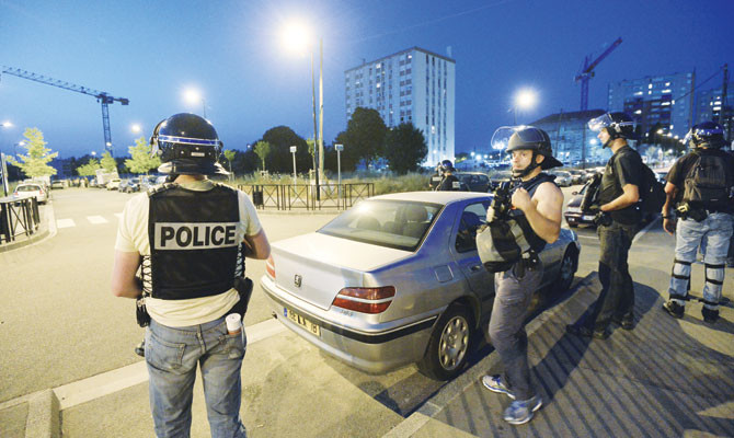 Paris Suburb Defies Efforts To Loosen Radical Grip Arab News Pk