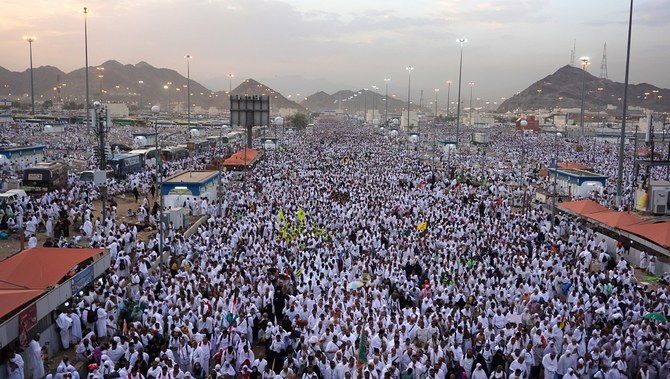 Pilgrims arrive in Mina on the day of 'Tarwiyah' | Arab News PK