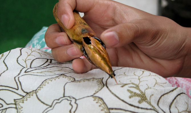 Never say dye: Chinese batik claim angers Indonesian netizens | Arab