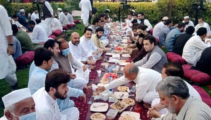 Police case against Pakistani provincial health chief for attending iftar  with 'hundreds' of guests | Arab News PK