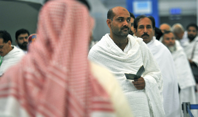 Pakistan's religious ministry proposes 50% Hajj quota for pilgrims paying in US dollars | Arab News PK