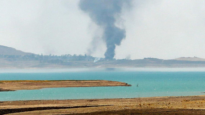 Smoke rises during airstrikes targeting Daesh (ISIS) at the Mosul Dam outside Mosul, Iraq, on Aug. 18, 2014. (AP file photo)