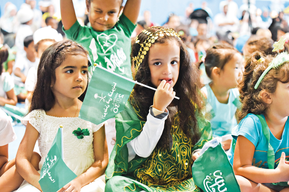 Саудовская аравия дети. Этнос Саудовской Аравии. Саудовская Аравия школа. Саудовская Аравия население.