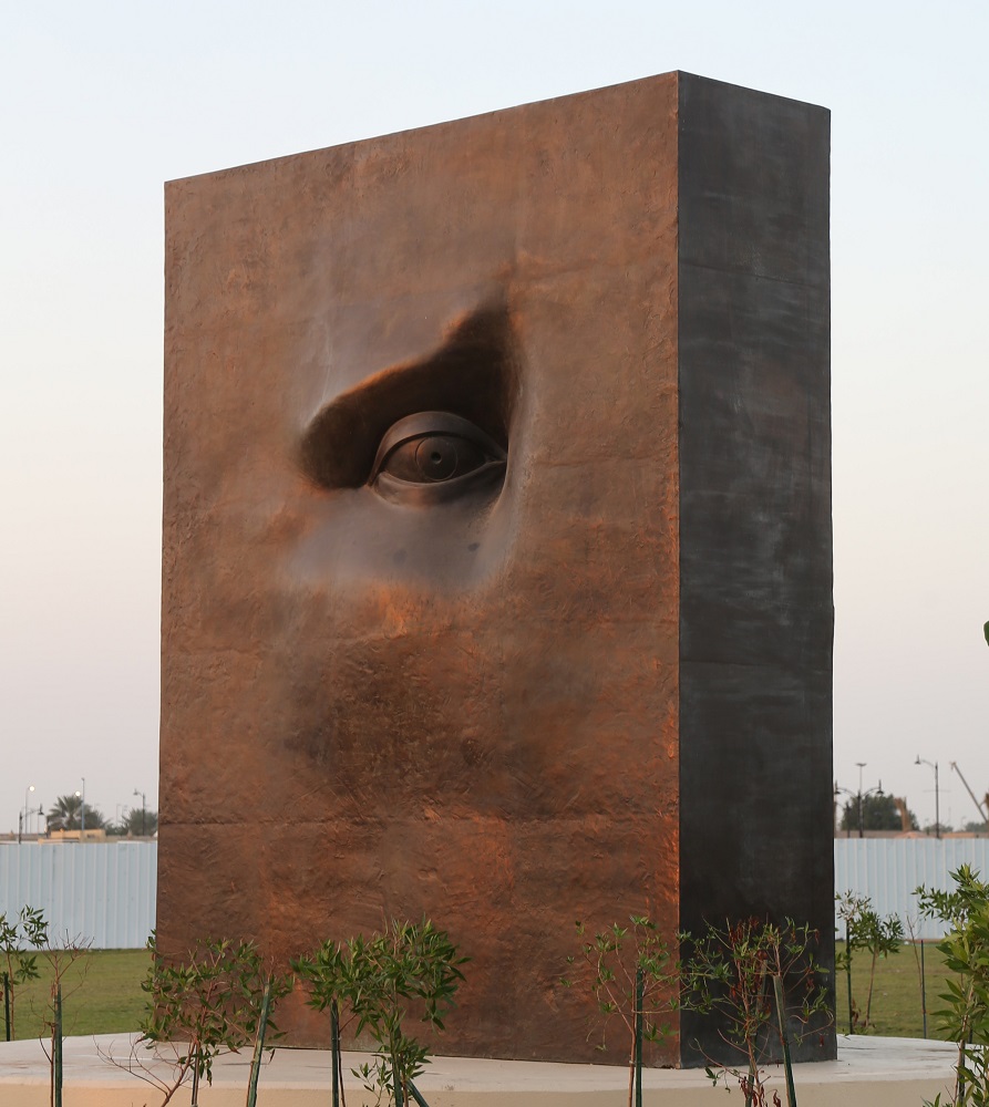 The Eye, by Cesar Baldaccini. A 500 cm Bronze statue, is one of three of Baldaccini’s sculptures (The Thumb and The Fist) that are in Jeddah. The traditional conceptions are based on parts of the human body.