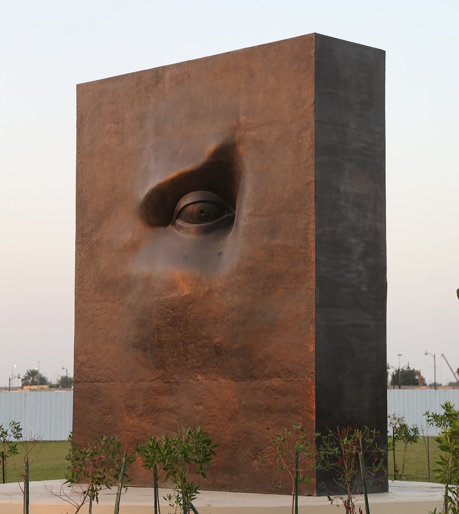 The Eye, by Cesar Baldaccini. A 500 cm Bronze statue, is one of three of Baldaccini’s sculptures (The Thumb and The Fist) that are in Jeddah. The traditional conceptions are based on parts of the human body.   